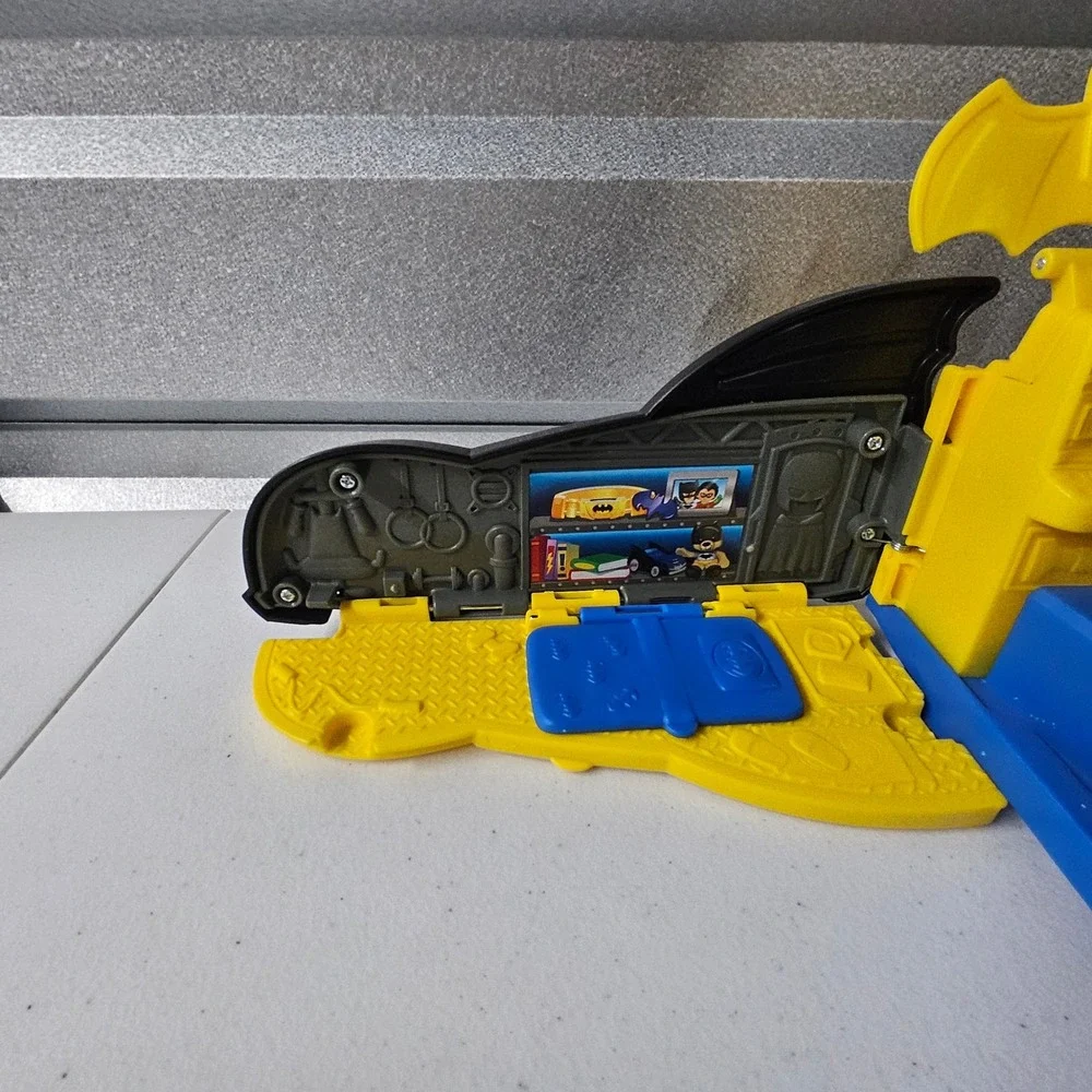 Fisher-Price Little People‎ Batmobile Transforming Playset Batman Car Toy